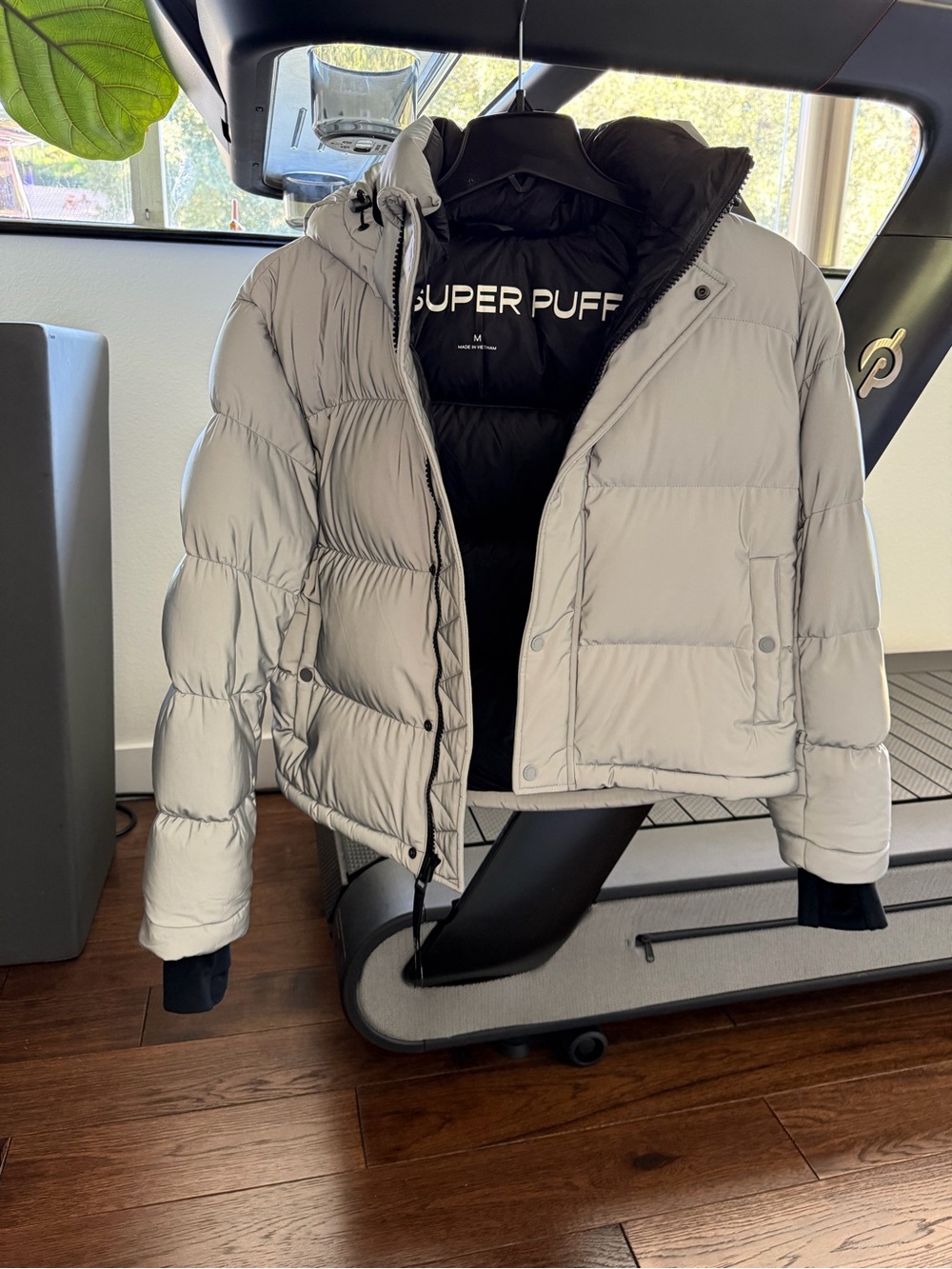 Aritzia Super Puff™ Shorty, Reflective powder coated goose-down puffer jacket - Picture 6 of 16